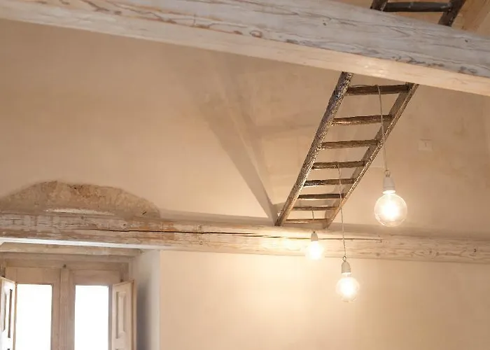 Affittacamere Historia- Dimore Corte Chiesa 4*