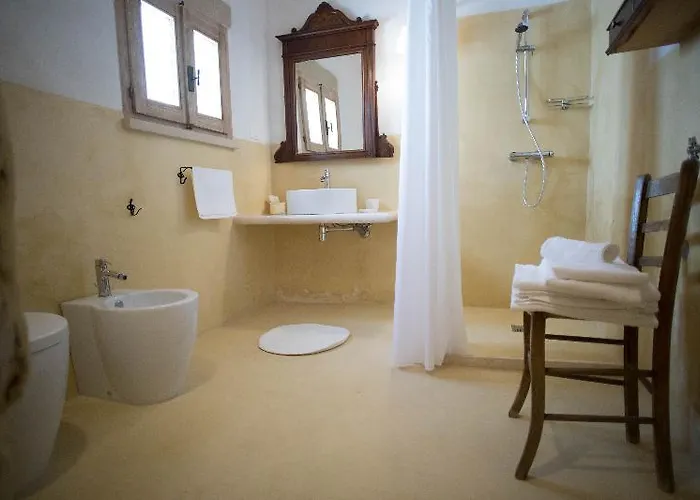 Affittacamere Historia- Dimore Corte Chiesa 4*