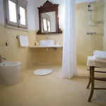 Pensión Historia- Dimore Corte Chiesa 4*